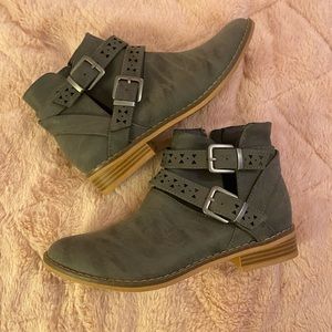 rocket dog gray booties size 7.5